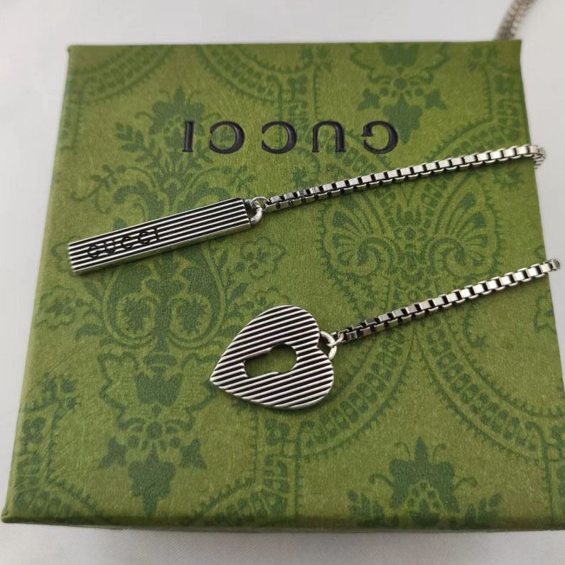 G*u*i necklaces